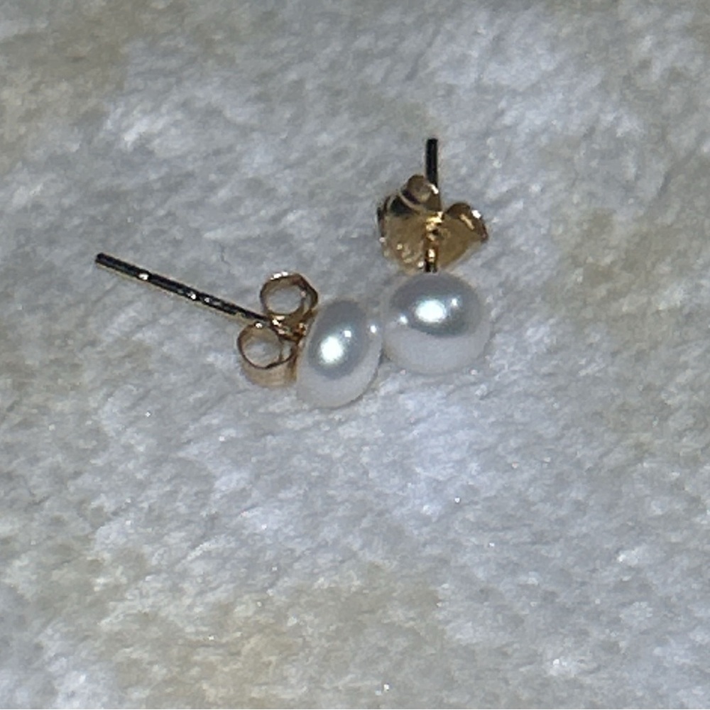 14k Elegant Pearl Stud Earrings